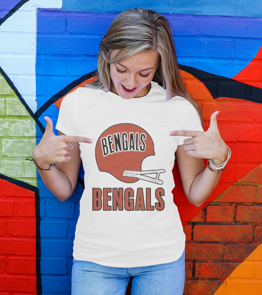 Bengals Big Helmet Cincinnati Football Team Retro Fan Gear T-Shirt
