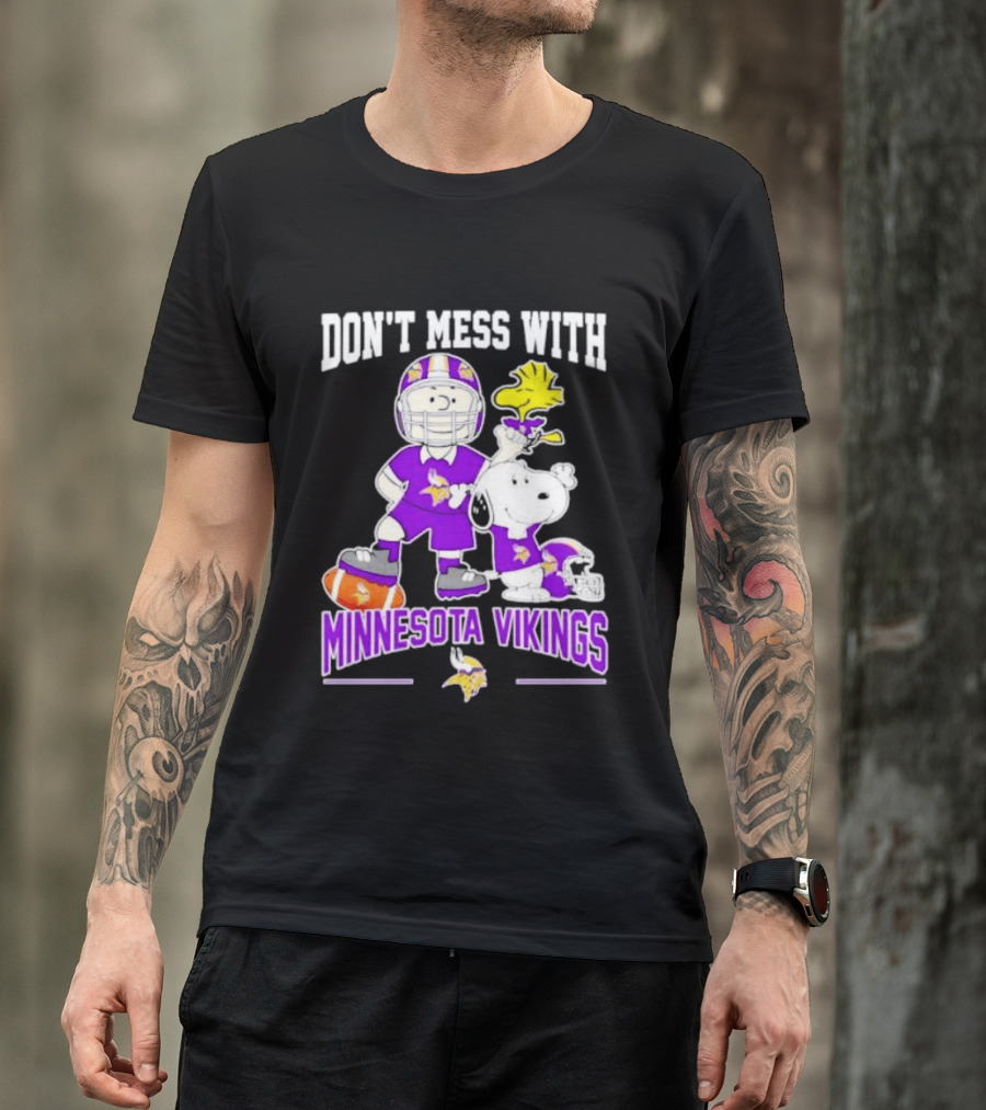 Don't Mess With Minnesota Vikings Charlie Brown Snoopy T-Shirt