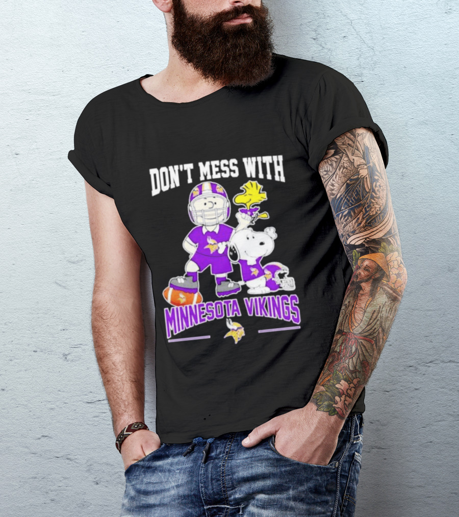 Don't Mess With Minnesota Vikings Charlie Brown Snoopy T-Shirt