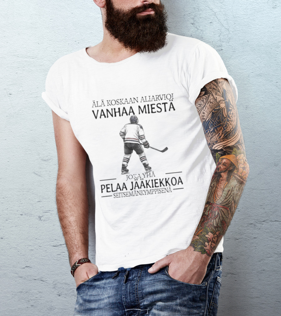 Älä Koskaan Aliarvioi Vanhaa Miestä Joka Yhä Pelaa Jääkiekkoa Seitsemänkymppisenä T-Shirt