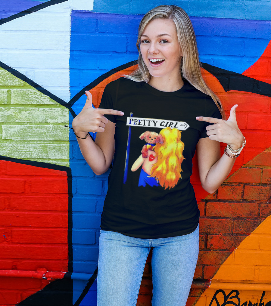 Pretty Girl Avenue Blonde Woman With Teddy Bear And Heart Tattoo T-Shirt