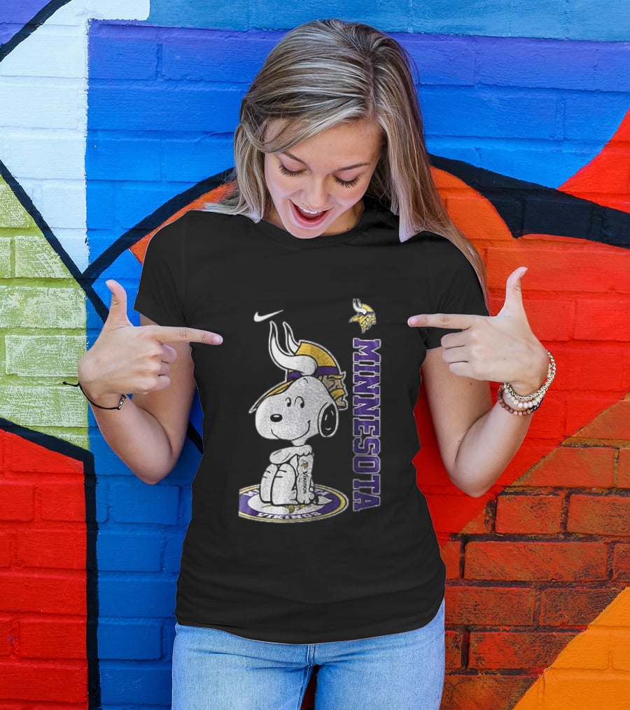 Minnesota Vikings Peanuts Snoopy Thank You For The Memories T-Shirt