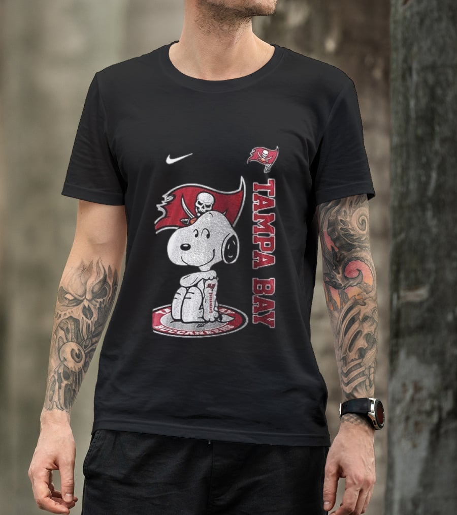 Tampa Bay Buccaneers Snoopy Football Memories Peanuts Collaboration T-Shirt