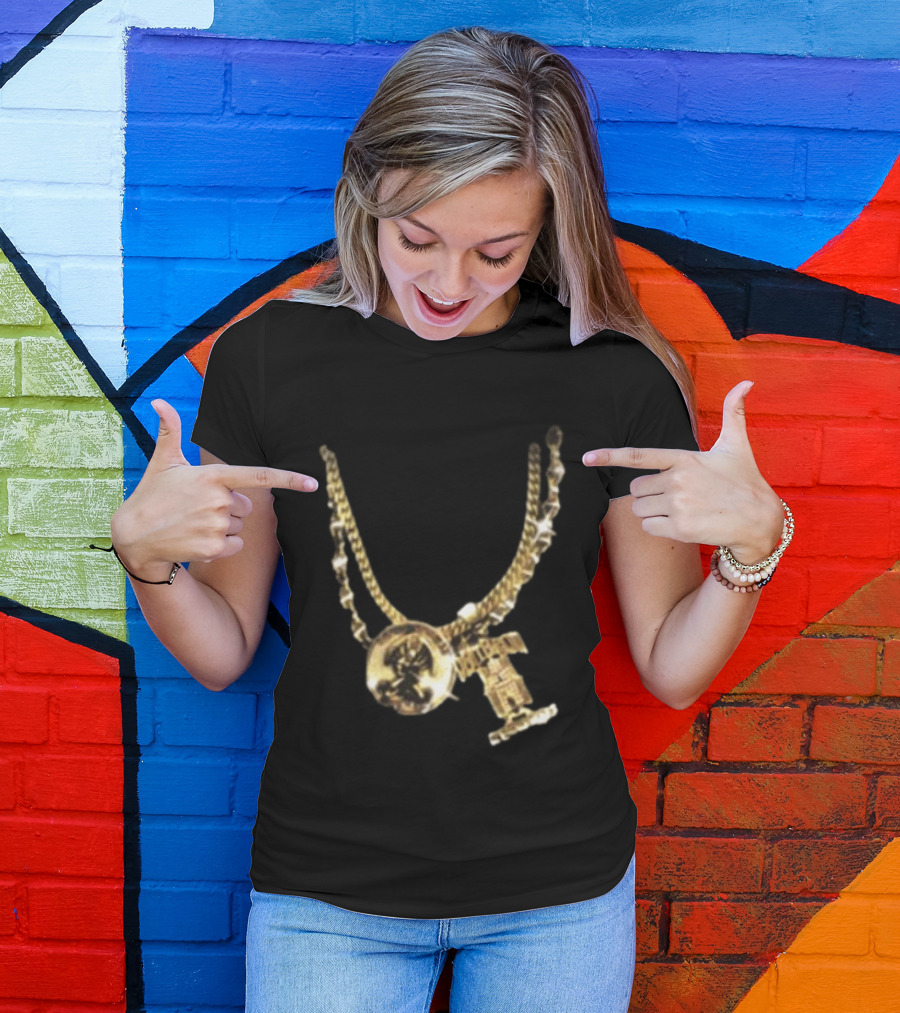 2Pac Gold Necklace Iconic Hip Hop Jewelry T-Shirt