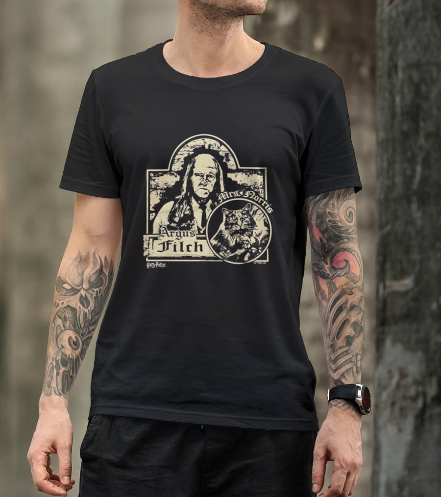 Mr. Argus Filch Và Mrs. Norris Witch World Caretaker And Cat T-Shirt