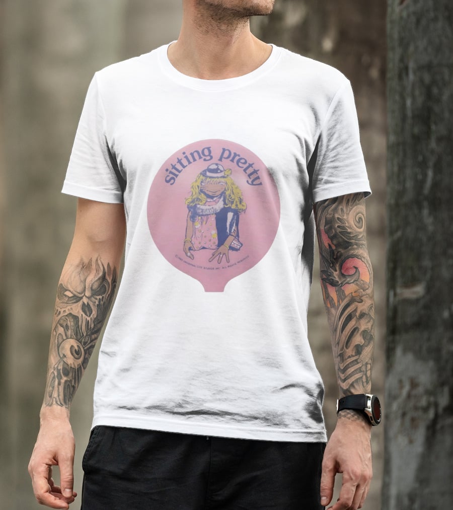 Sitting Pretty 1982 Universal City Studios ET T-Shirt