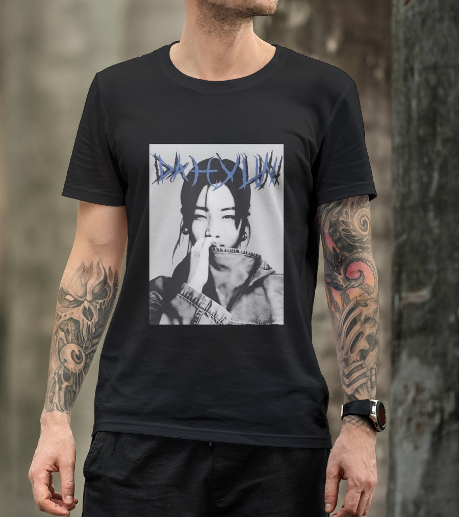 DAHYUN Photo Blue Text Style Black And White Image T-Shirt