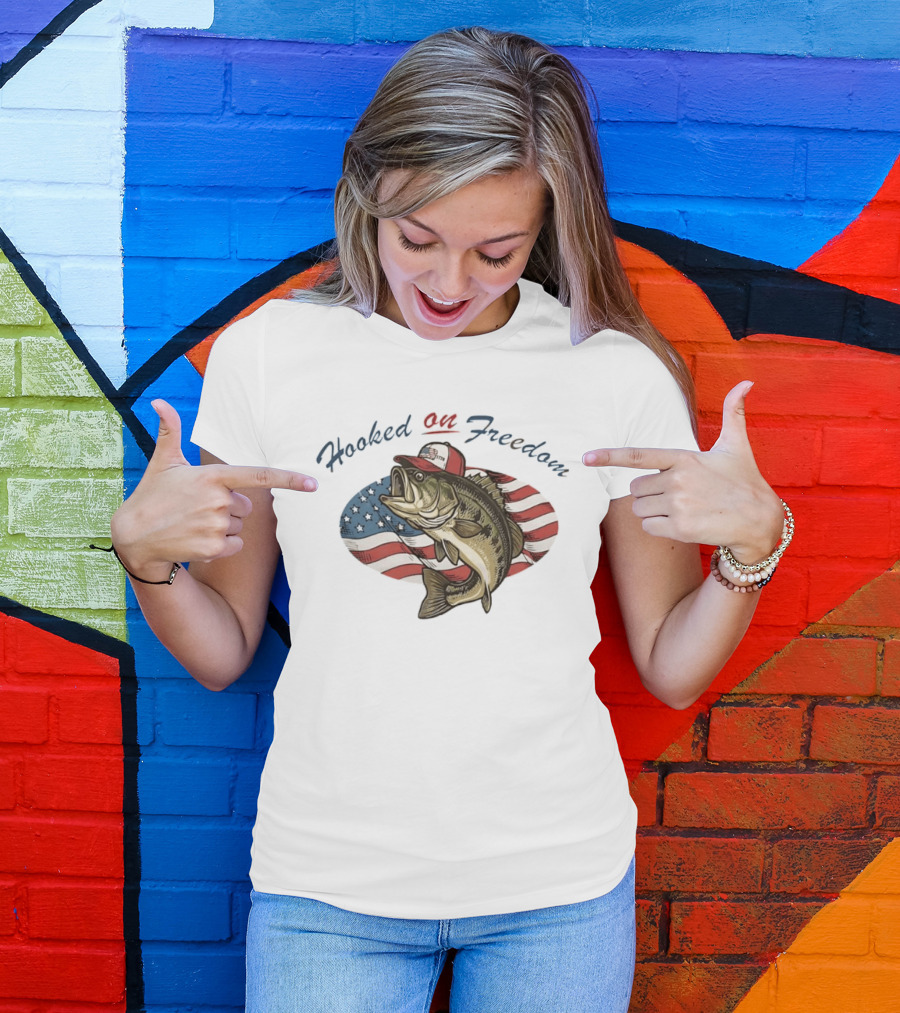 Hooked On Freedom American Flag 1776 250th Anniversary Bass Fish USA Hat Stars And Stripes T-Shirt