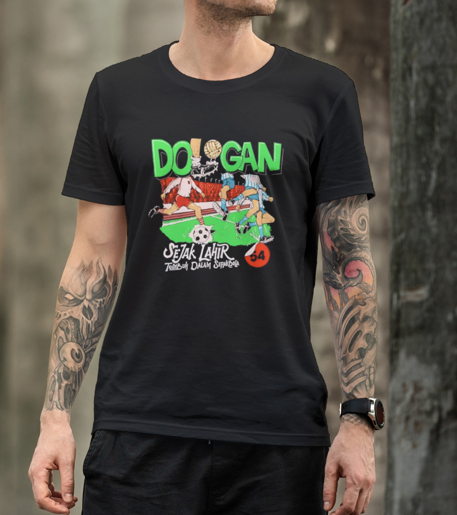 Dologan FC Sejak Lahir Tumbuh Dalam Sepakbola Retro Football Players And Field T-Shirt