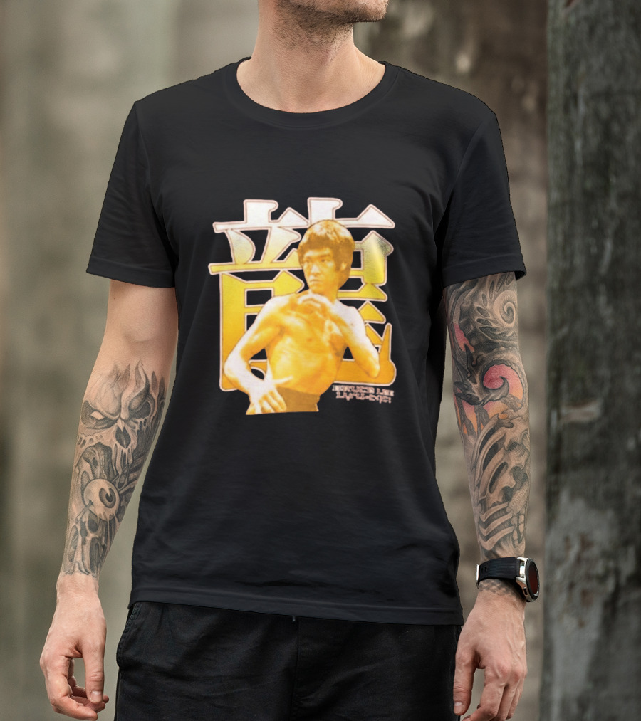 Bruce Lee Iconic Martial Arts Pose Chinese Characters T-Shirt