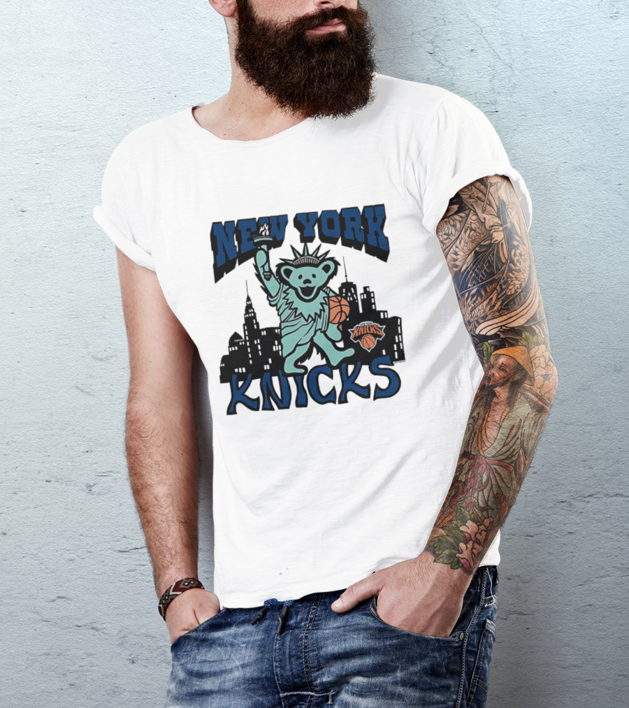 New York Knicks Bear Statue Of Liberty Basketball Skyline T-Shirt