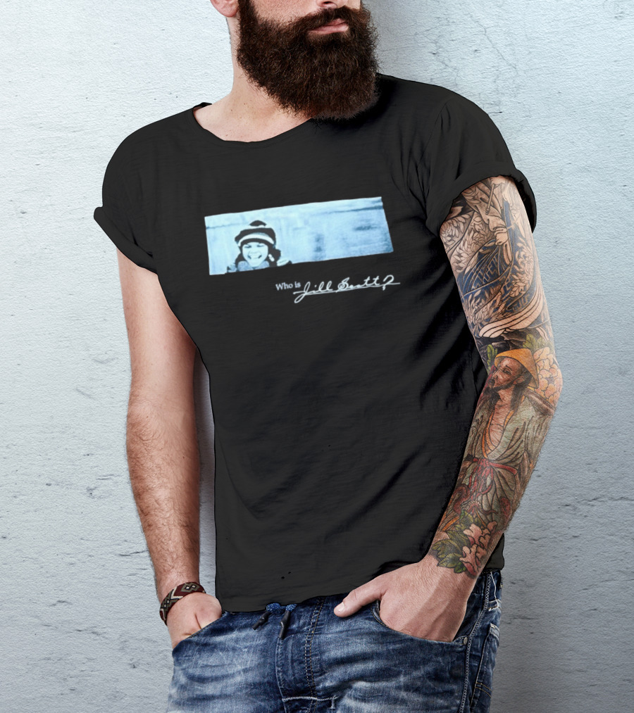 Jill Scott Smiling With Beanie And Scarf T-Shirt