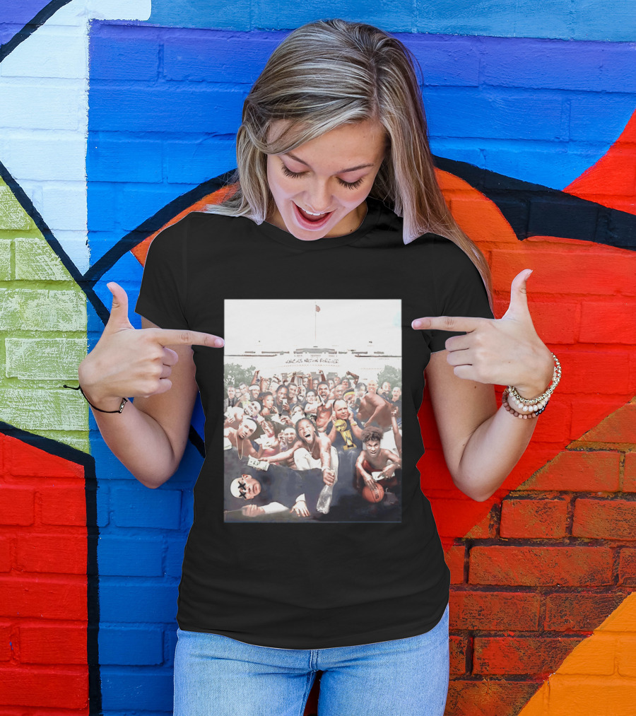 Knicks Nation Forever With Gathering Of Celebratory Fans And Players T-Shirt