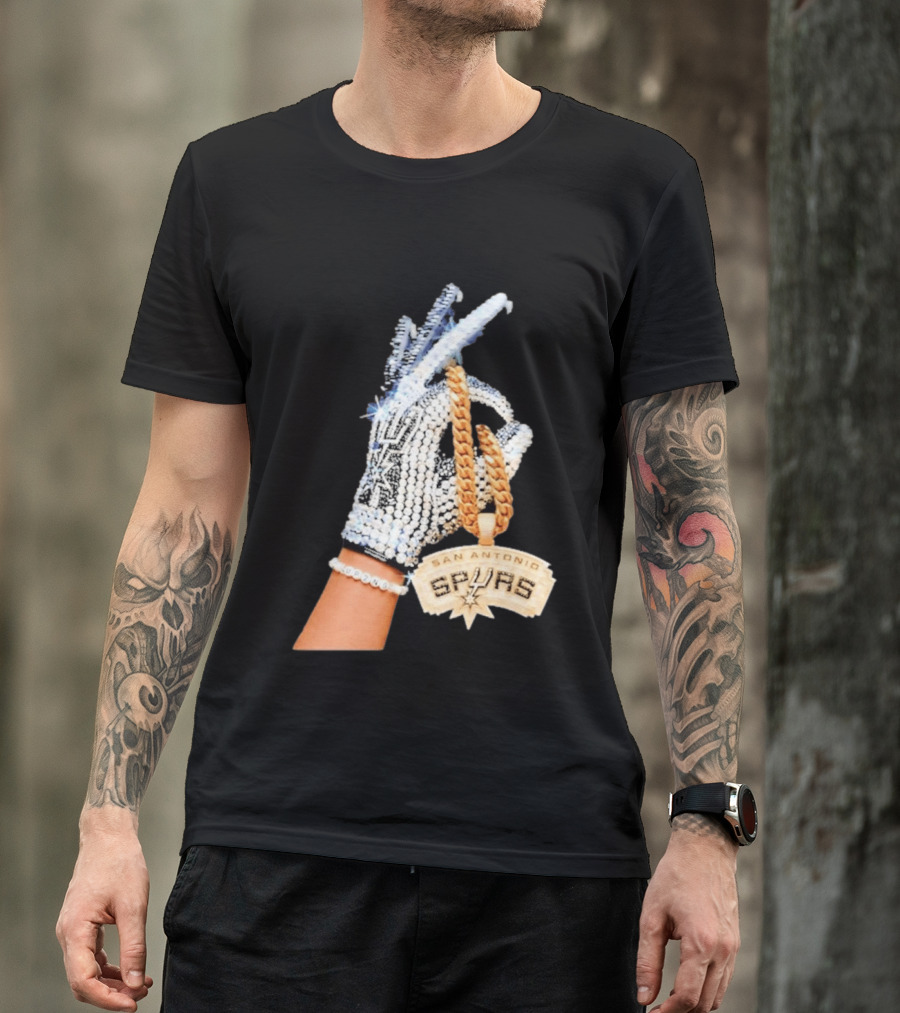 San Antonio Spurs Diamond Gold Glove And Pendant T-Shirt