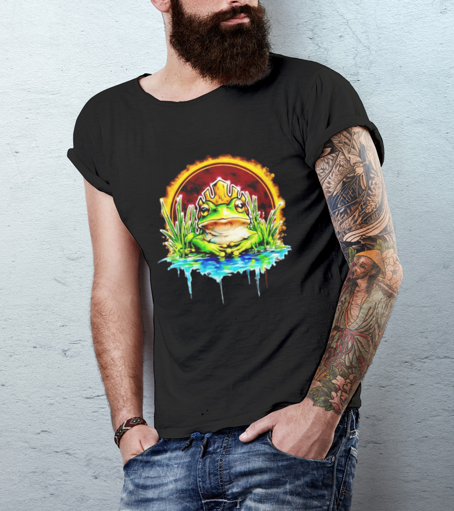 Frog King Crown Pond Nature Amphibian Wildlife Majestic Regal Water Scene T-Shirt