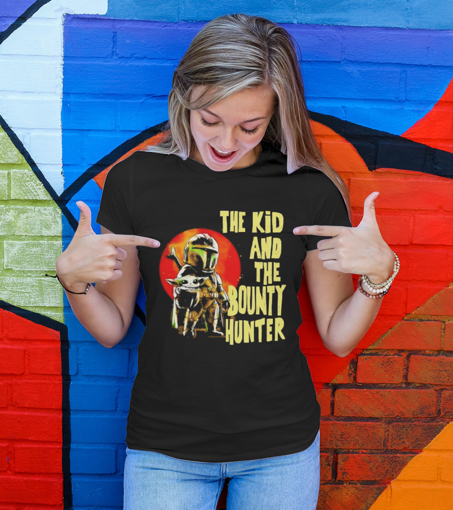 The Kid And The Bounty Hunter Grogu Din Djarin Star Wars Mandalorian Red Circle T-Shirt