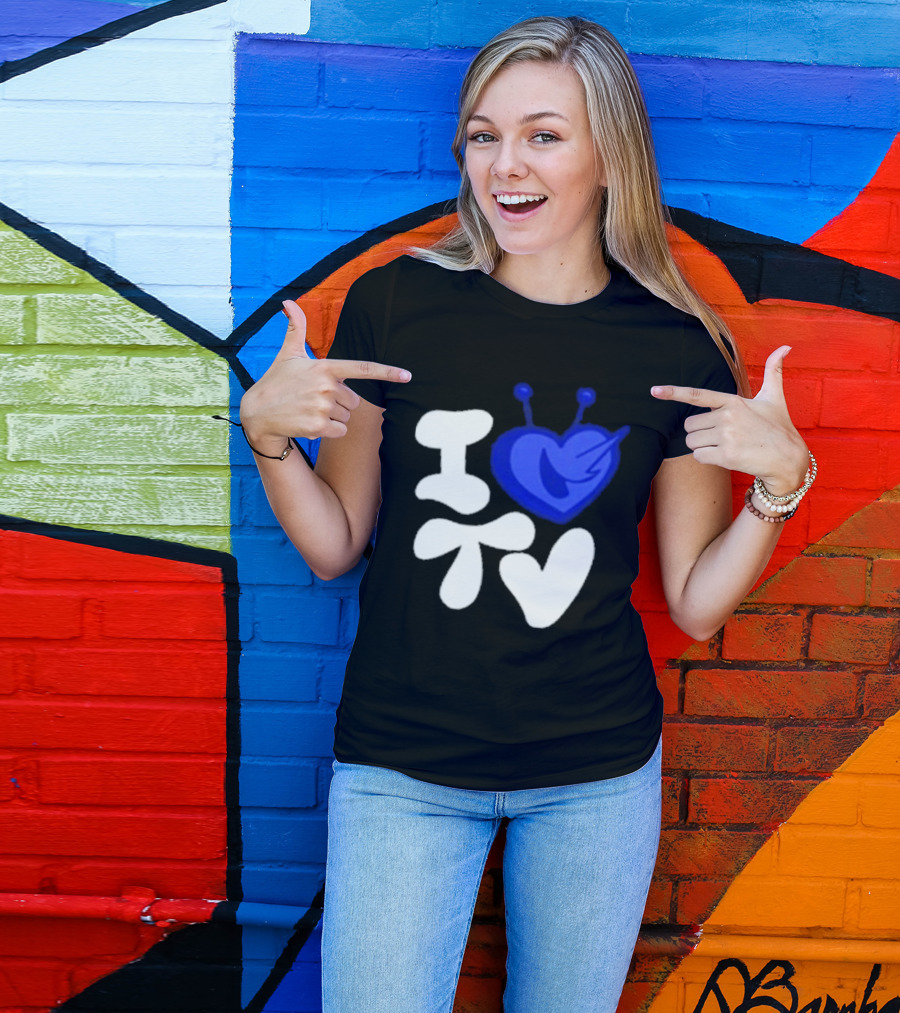 Paperboxmart I Love TV Blue Heart Antenna T-Shirt