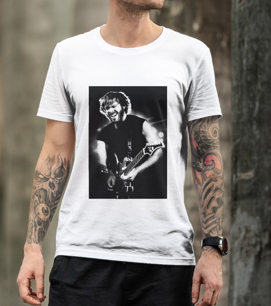 Phish Trey Anastasio Iconic Live Performance Guitarist Black And White Image T-Shirt