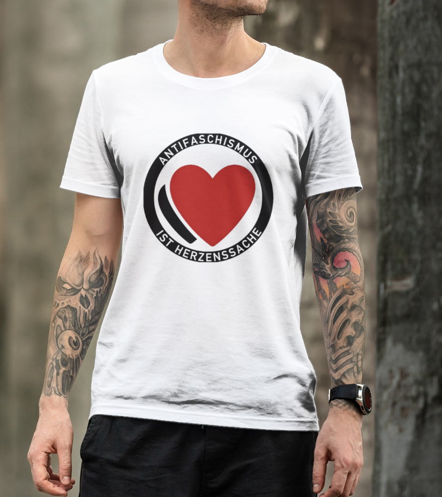 Antifaschismus Ist Herzenssache Symbol Rotes Herz Antifa T-Shirt