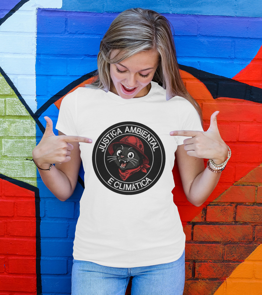 Justiça Ambiental E Climática Black Cat In Red Helmet And Bandana T-Shirt