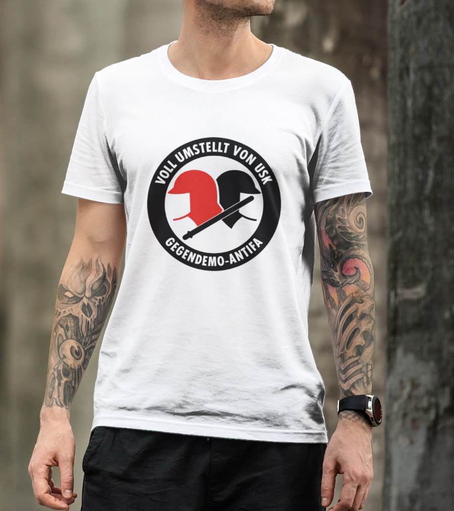Voll Umstellt Von USK Gegendemo Antifa Helmet T-Shirt