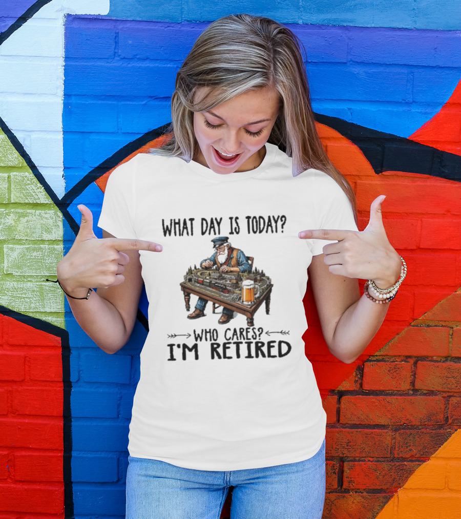 What Day Is Today Who Cares I'm Retired Funny Model Trains Enthusiast With Beer T-Shirt
