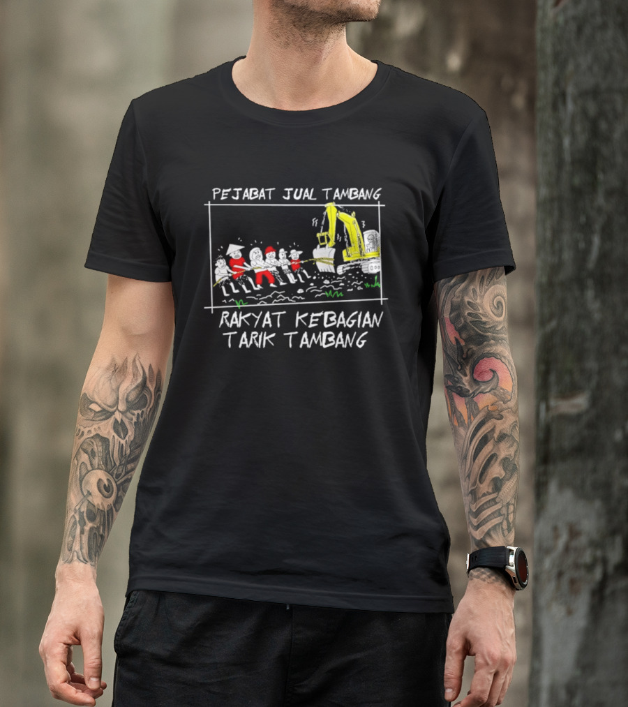 Pejabat Jual Tambang Rakyat Kebagian Tarik Tambang Excavator Tug Of War T-Shirt