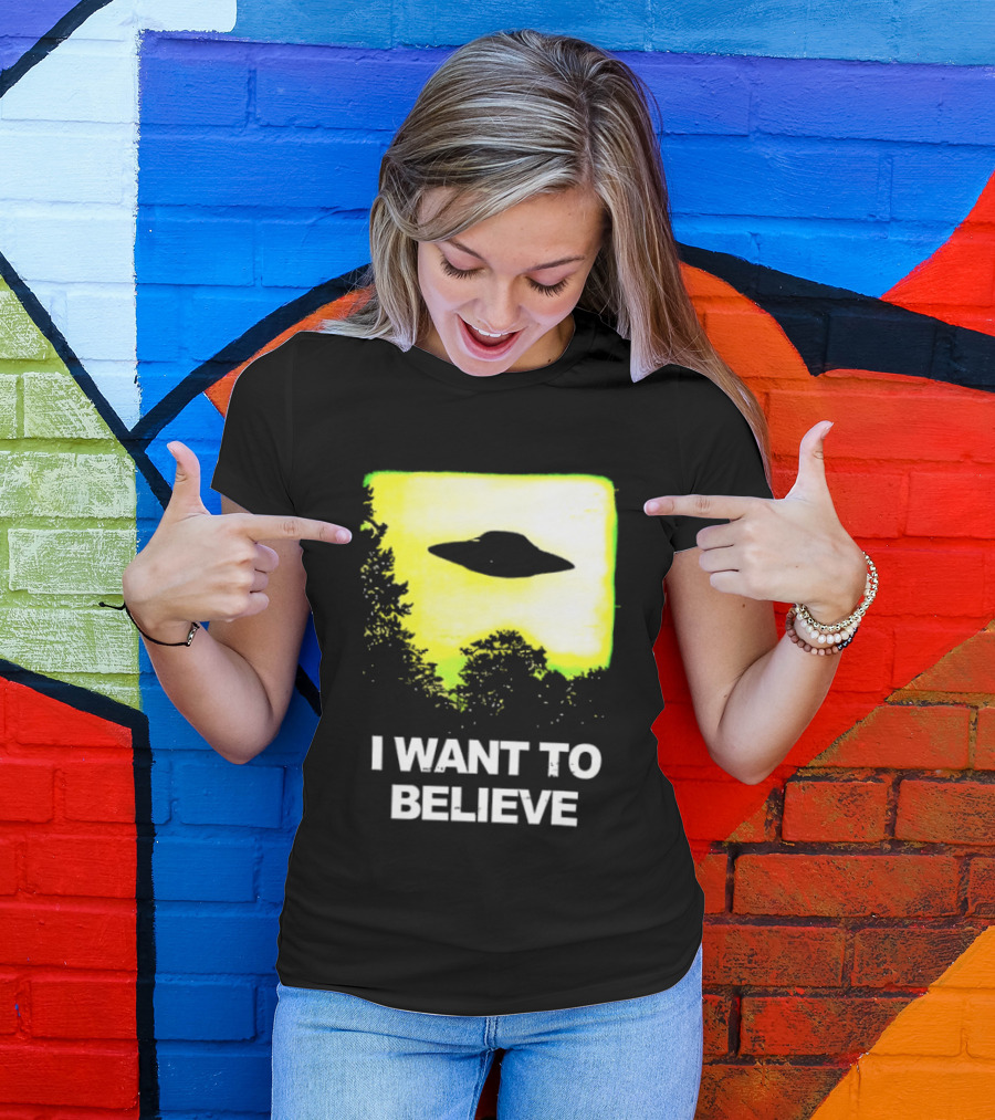 Alien I Want To Believe UFO Silhouette Paranormal Activity The Truth Is Out There T-Shirt