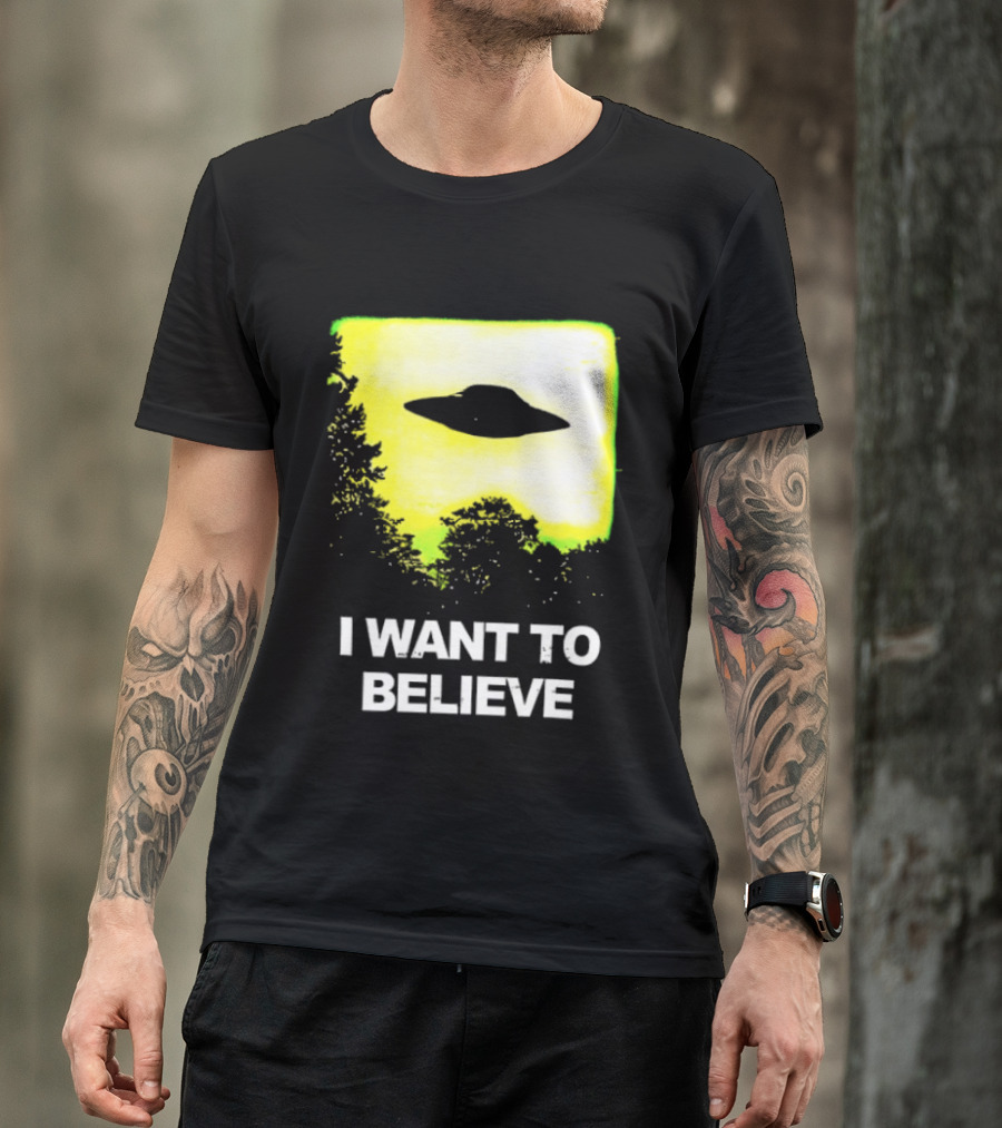 Alien I Want To Believe UFO Silhouette Paranormal Activity The Truth Is Out There T-Shirt