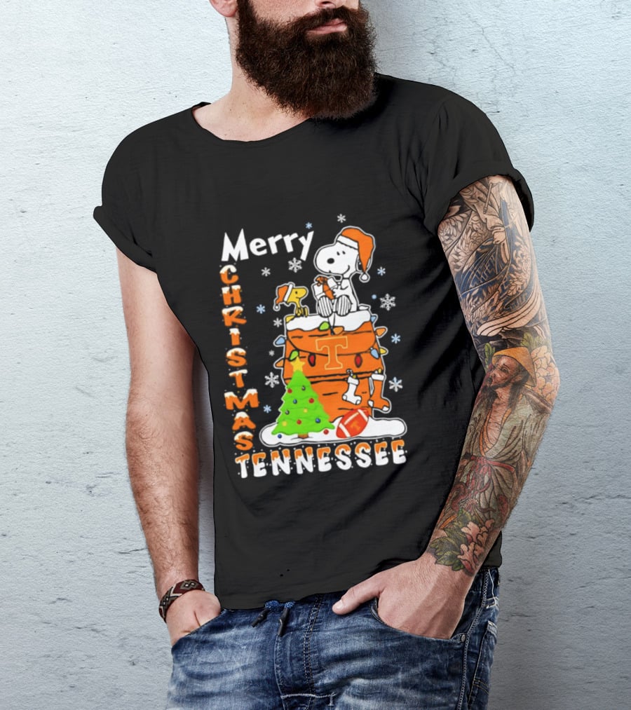 Snoopy Woodstock Christmas 2026 Tennessee Volunteers Football Santa Hat T-Shirt