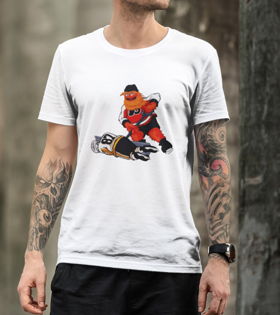 Philadelphia Flyers Gritty Shovelin' Cartoon With Hockey Rivalry Scene T-Shirt