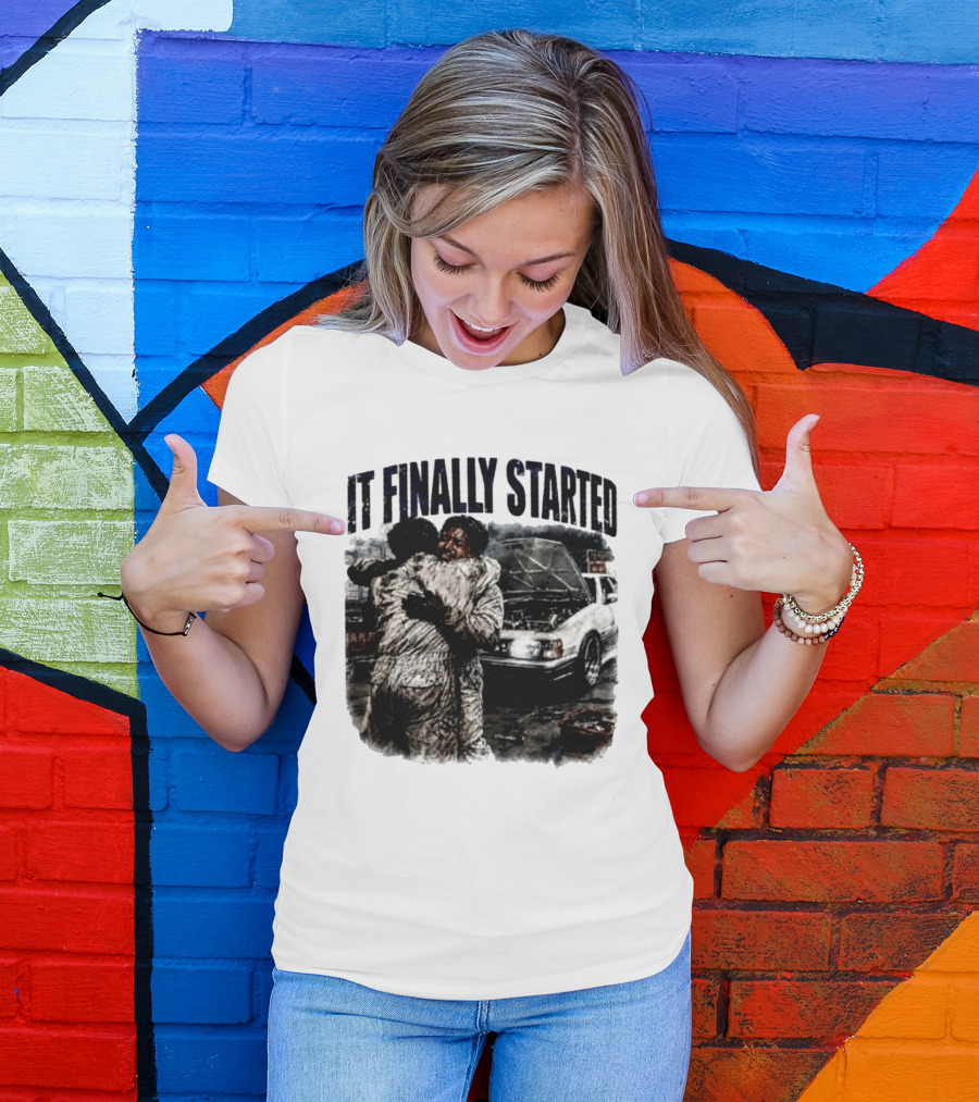 It Finally Started Junkiez Network Car Enthusiast Hugging Mechanics T-Shirt