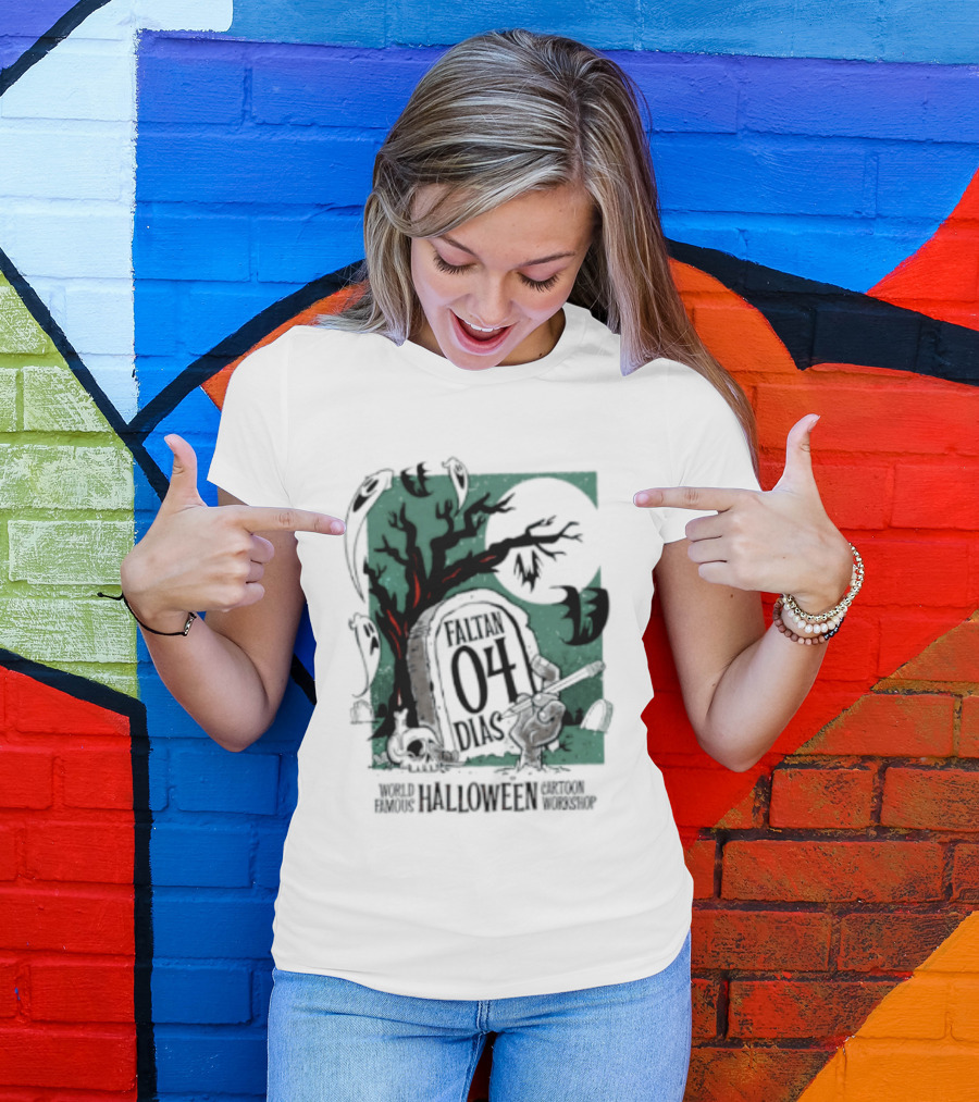 Faltan 04 Dias World Famous Halloween Cartoon Workshop Spooky Tree And Bats T-Shirt