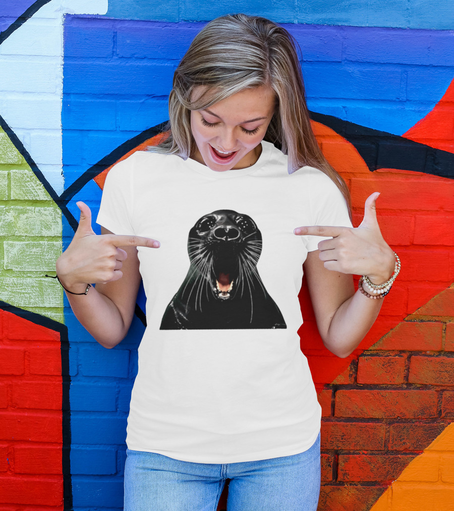 Screaming Black Seal Meme Hilarious Animal Expression T-Shirt