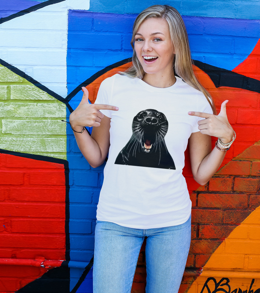 Screaming Black Seal Meme Hilarious Animal Expression T-Shirt