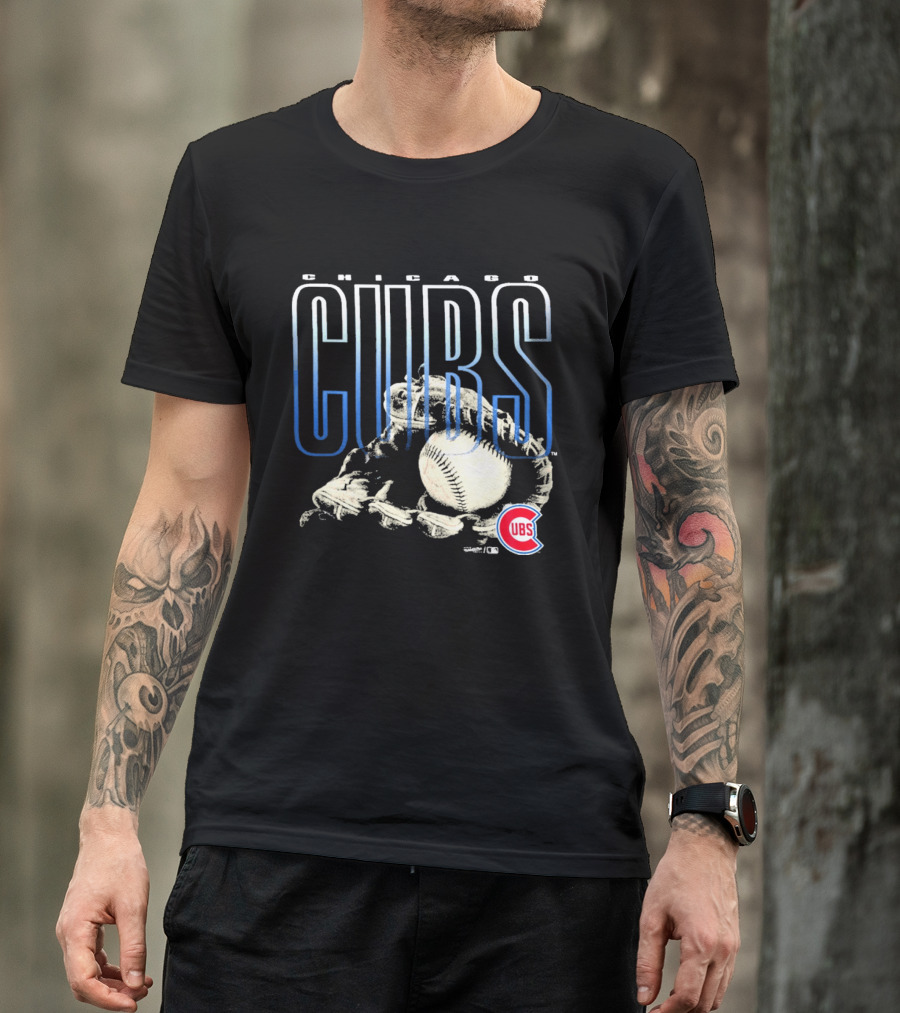 Chicago Cubs Fly Ball Baseball Team Logo Sports Fan T-Shirt