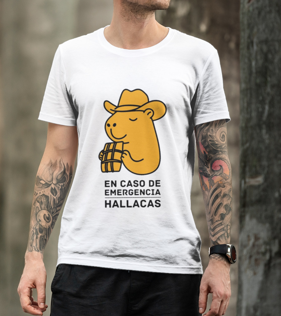 En Caso De Emergencia Hallacas Capybara Cowboy Hat T-Shirt