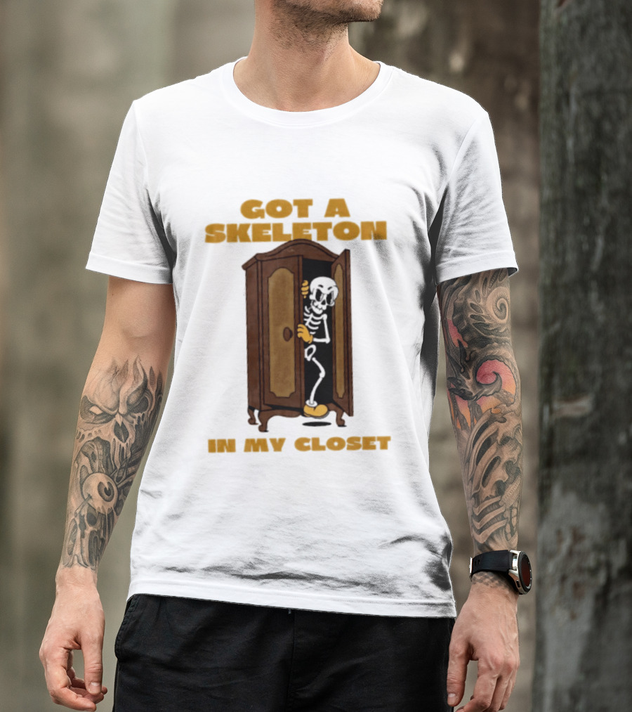 Got A Skeleton In My Closet Spooky Halloween Fun T-Shirt