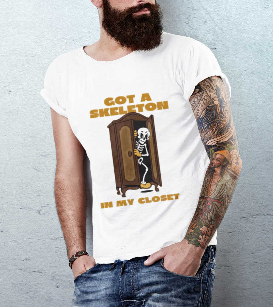 Got A Skeleton In My Closet Spooky Halloween Fun T-Shirt