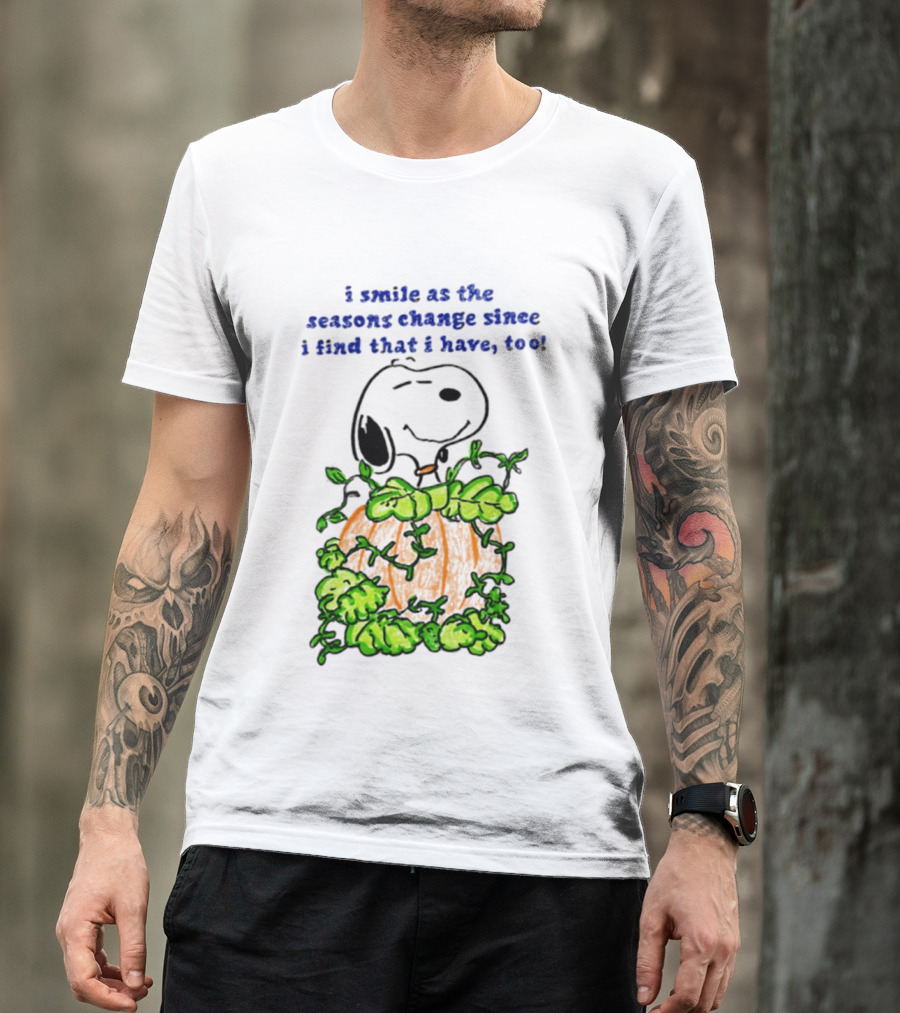 I Smile As The Seasons Change I Find That I Have Too Snoopy Pumpkin T-Shirt