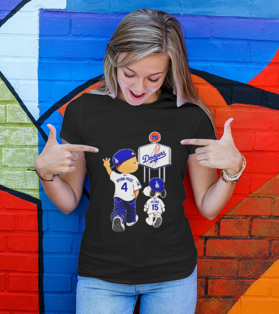 Charlie Brown Snoopy Los Angeles Dodgers Brown Pride Perro Baseball 76 T-Shirt