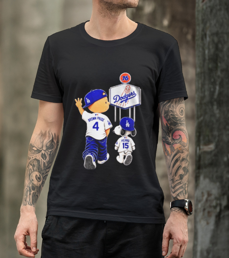 Charlie Brown Snoopy Los Angeles Dodgers Brown Pride Perro Baseball 76 T-Shirt