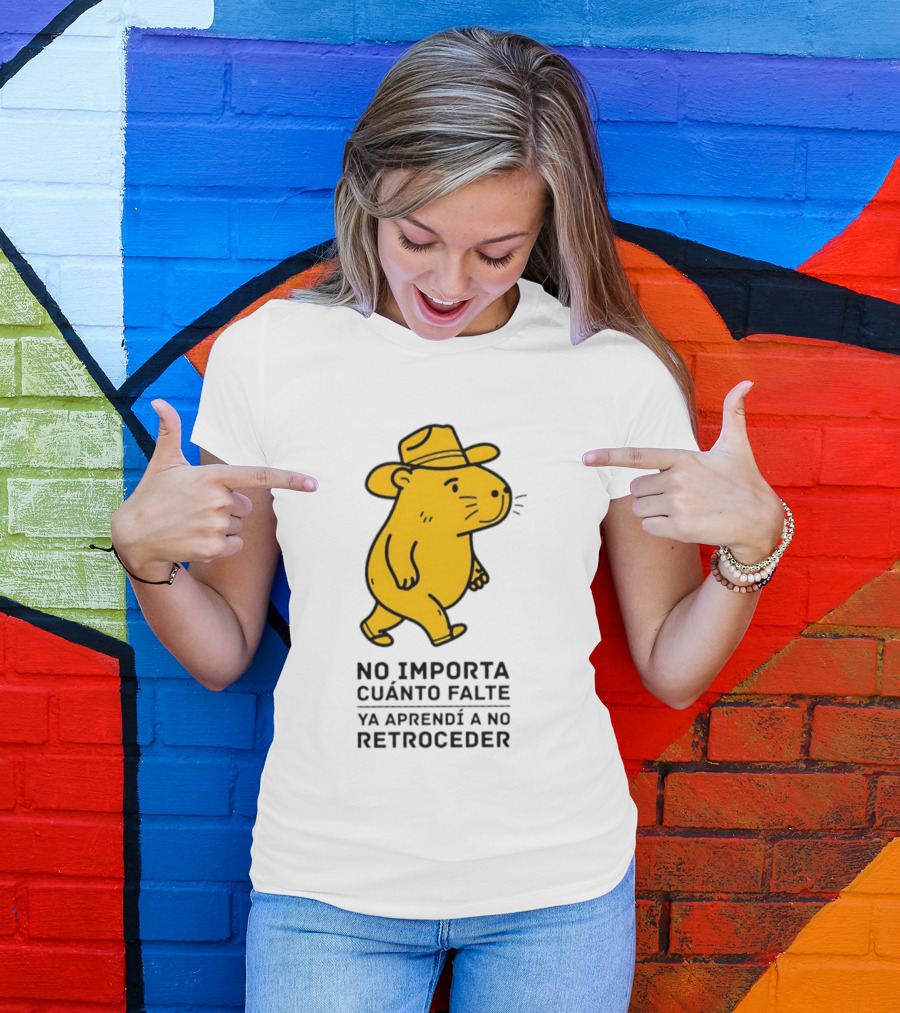 Capybara No Importa Cuánto Falte Ya Aprendí A No Retroceder Sombrero Amarillo T-Shirt