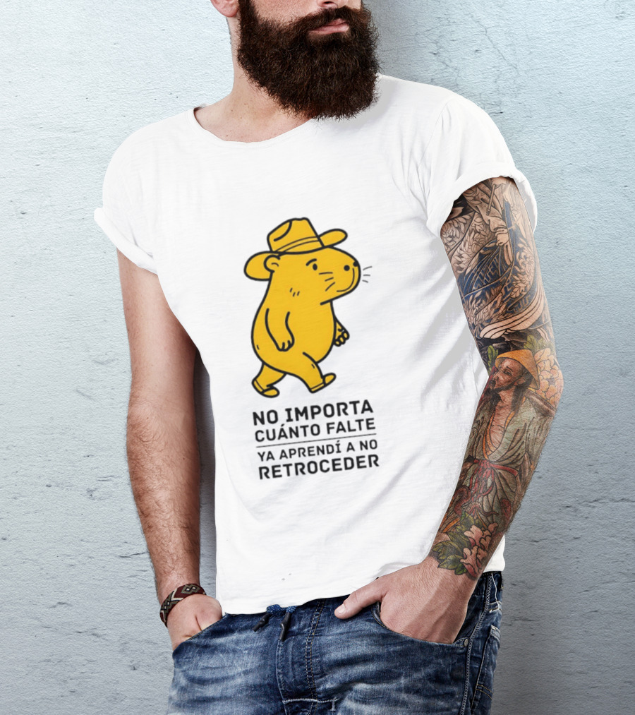Capybara No Importa Cuánto Falte Ya Aprendí A No Retroceder Sombrero Amarillo T-Shirt