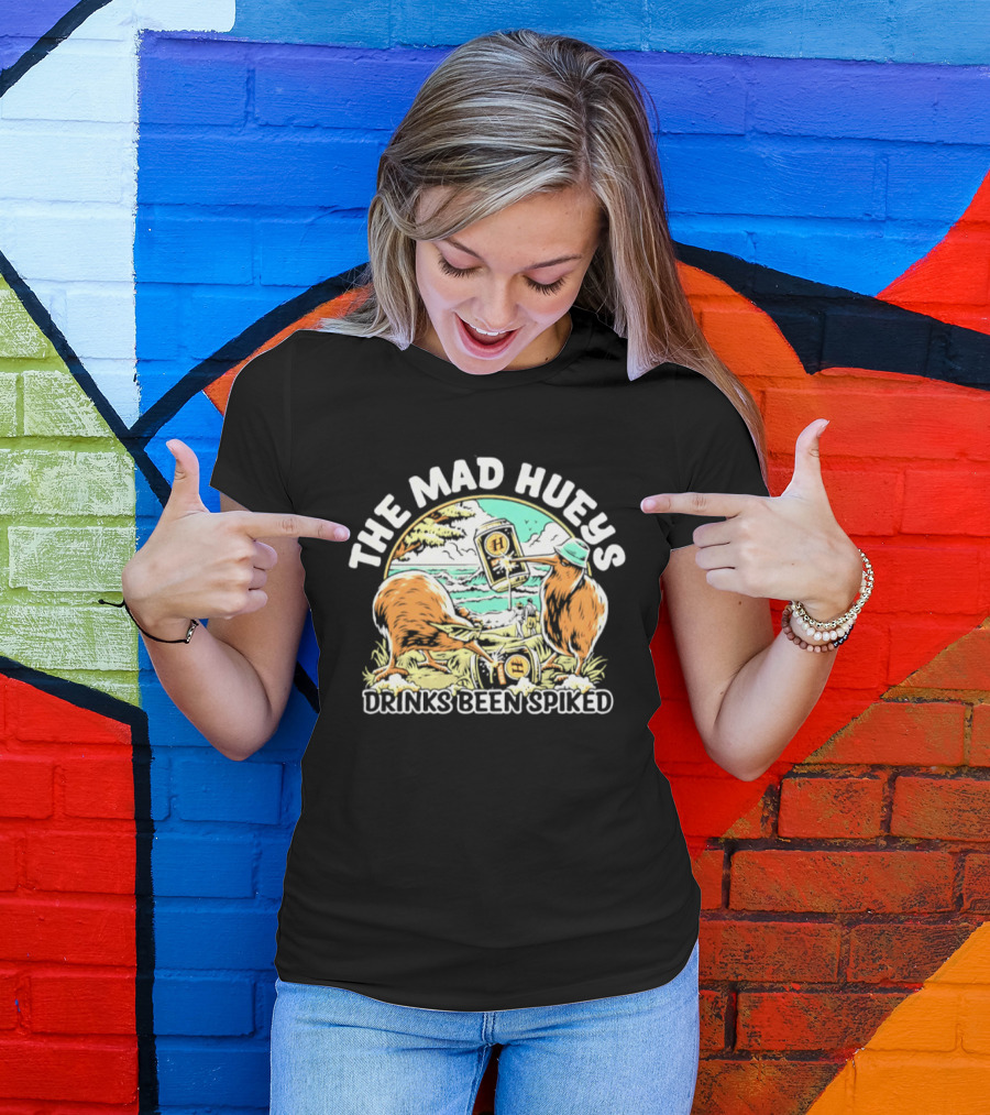 The Mad Hueys Drinks Been Spiked Kiwi Bird Surfing Beach Scene T-Shirt