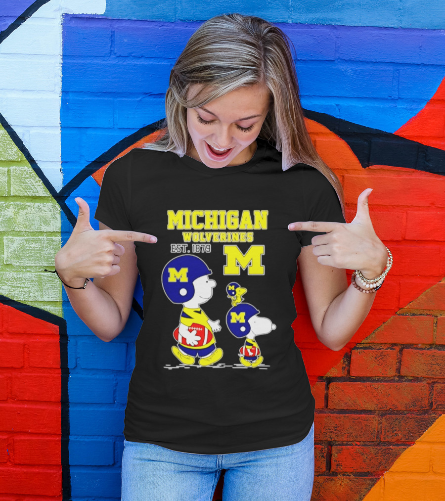 Michigan Wolverines EST 1879 Snoopy Charlie Brown Football Iconic M T-Shirt