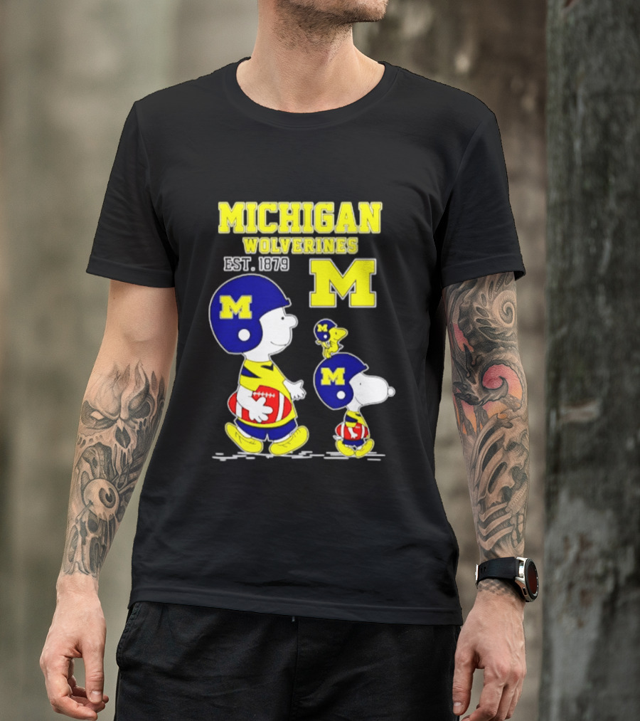 Michigan Wolverines EST 1879 Snoopy Charlie Brown Football Iconic M T-Shirt