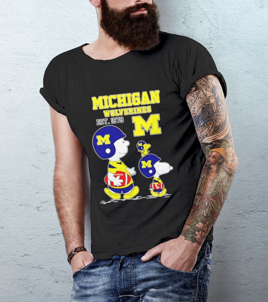 Michigan Wolverines EST 1879 Snoopy Charlie Brown Football Iconic M T-Shirt