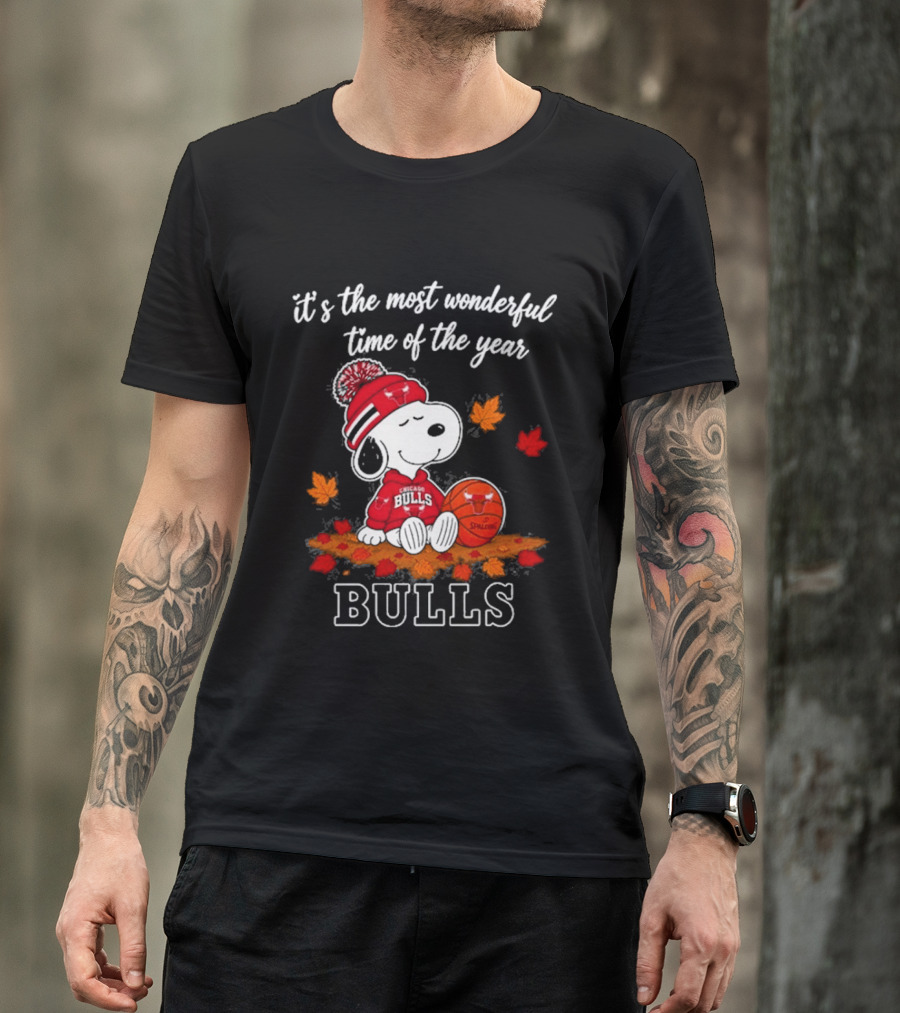 Chicago Bulls Snoopy Autumn Leaves Football Most Wonderful Time Of The Year T-Shirt
