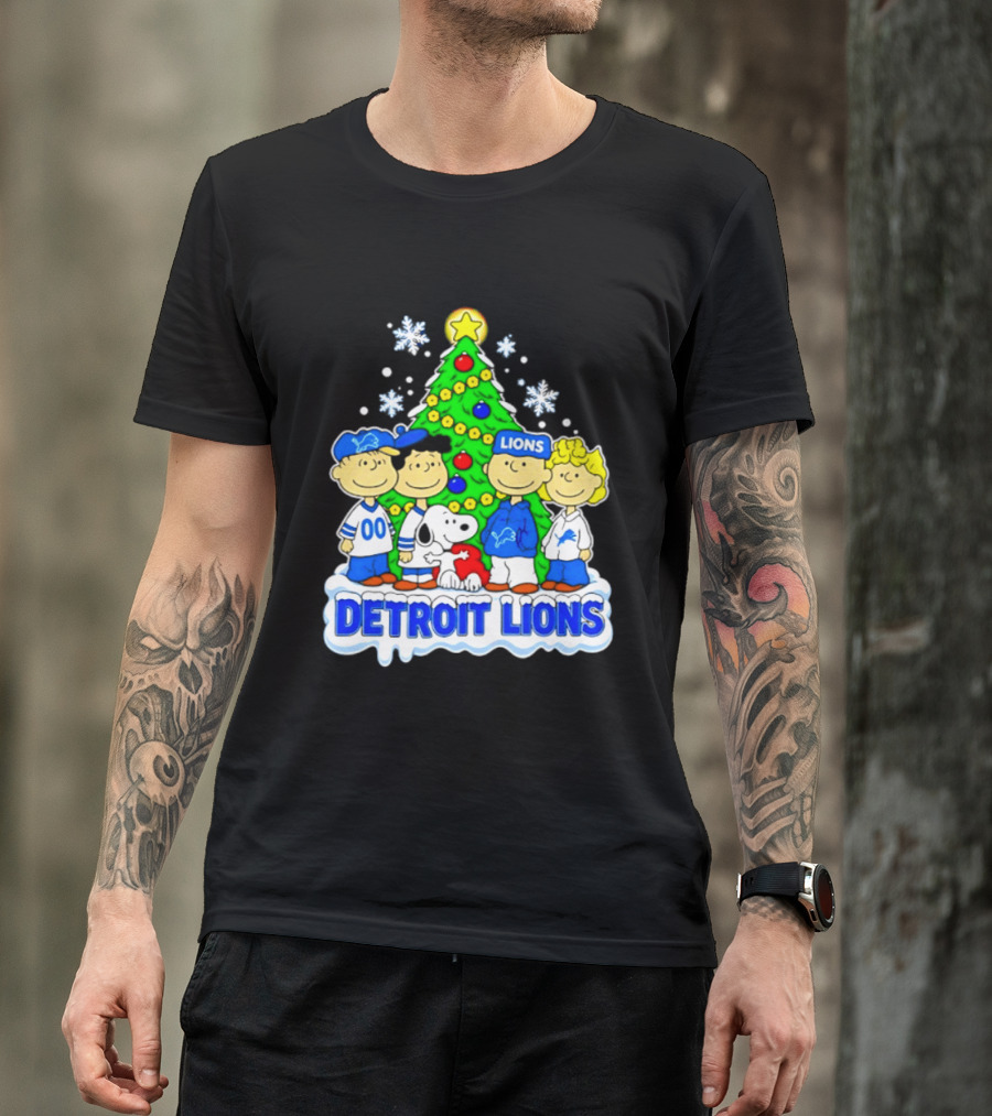 Peanuts Christmas Tree Detroit Lions Team Snoopy Woodstock T-Shirt